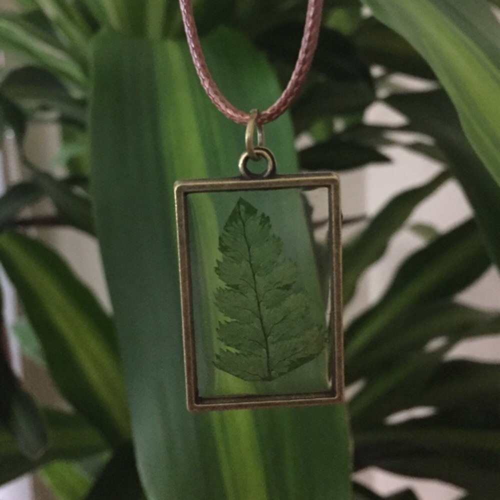 Real pressed fern green plant flower glass pendant - Picture 3 of 4